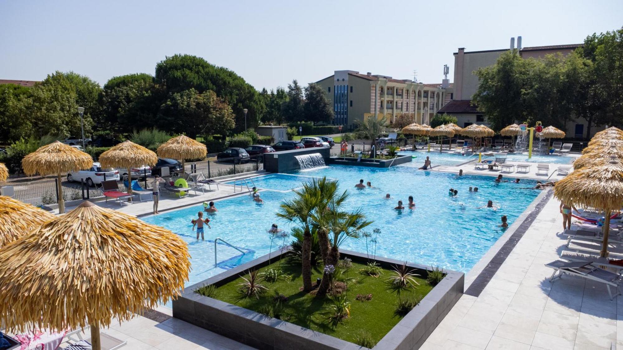 Altanea Residences Con Piscina Caorle Extérieur photo